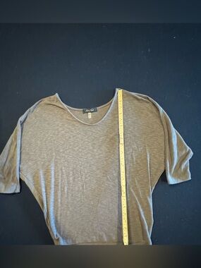 Laila Jayde Heather Taupe Short Sleeve Scoop Neck Top